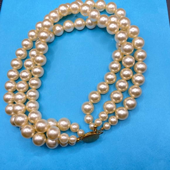Vintage Chunky Pearls Triple Strand Necklace Gold Tone Granny Core Choker - Picture 6 of 11